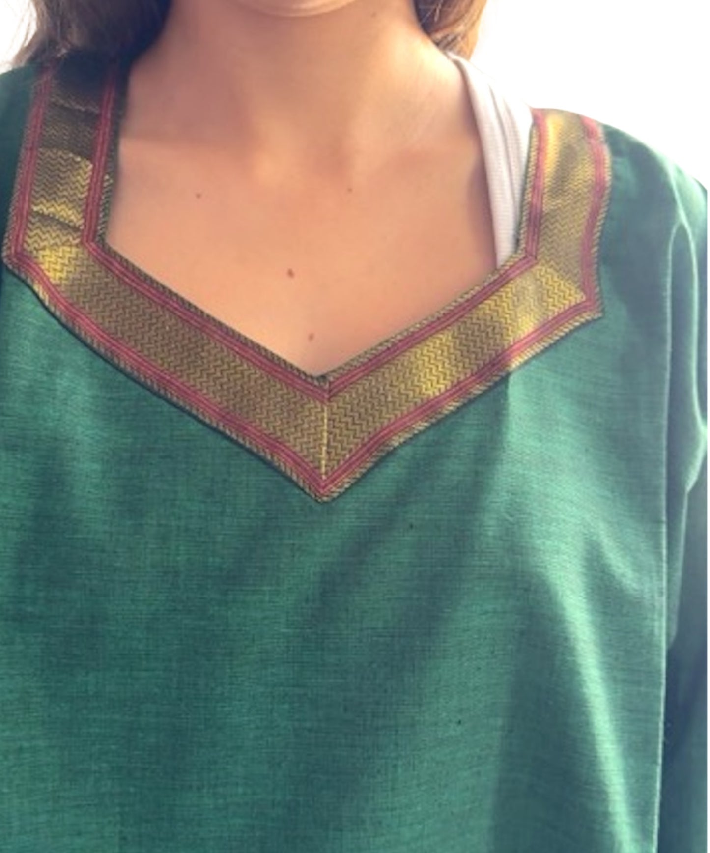 Kurti de South Cotton Verde con Cenefas Doradas