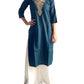 Kurti Azul Petróleo con Escote Bordado en Dorado