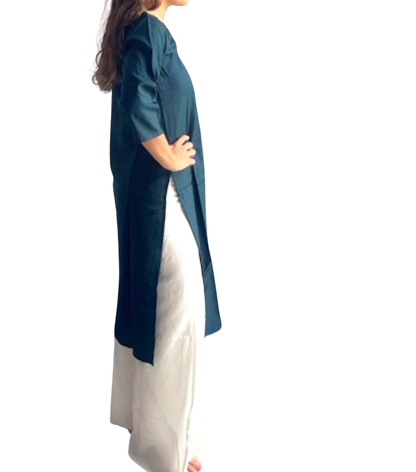 Kurti Azul Petróleo con Escote Bordado en Dorado