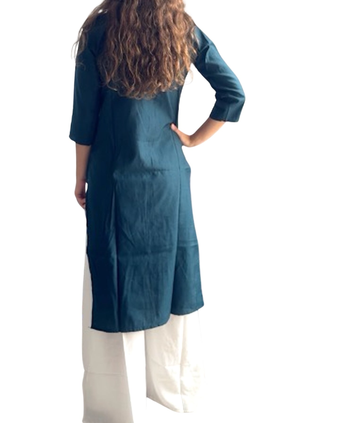 Kurti Azul Petróleo con Escote Bordado en Dorado