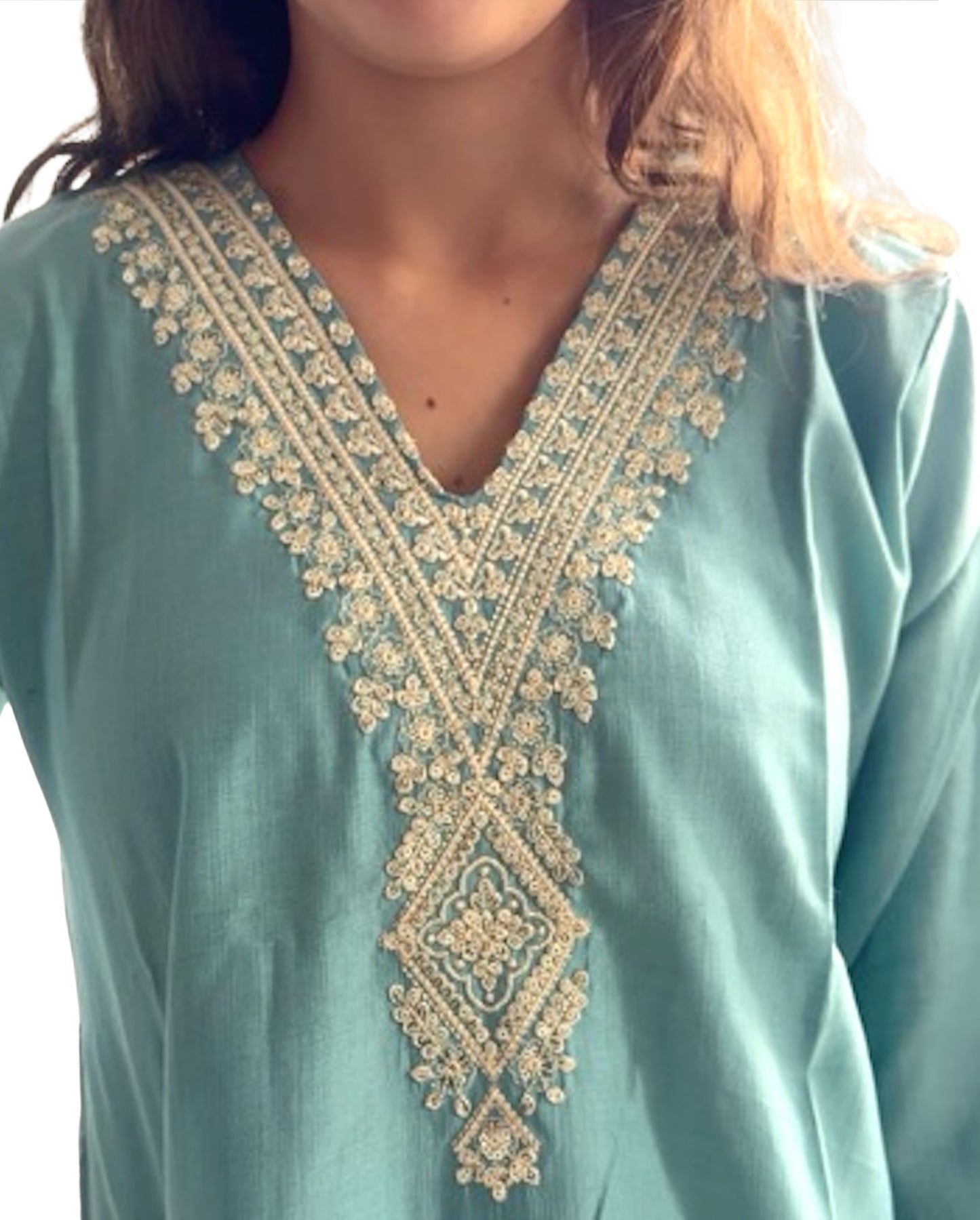 Kurti Aguamarina con Escote Bordado