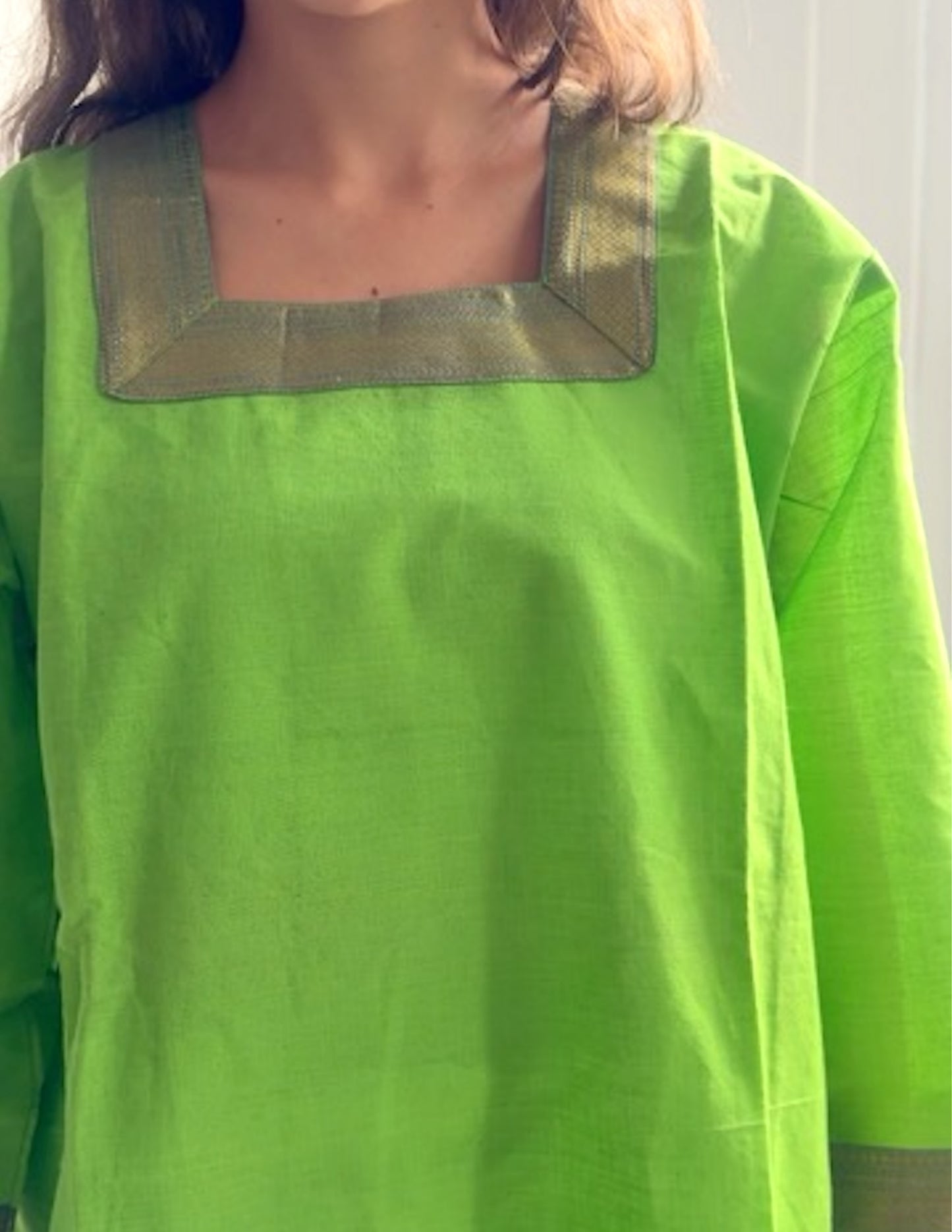 Kurti de South Cotton Verde Manzana con Escote Bordado