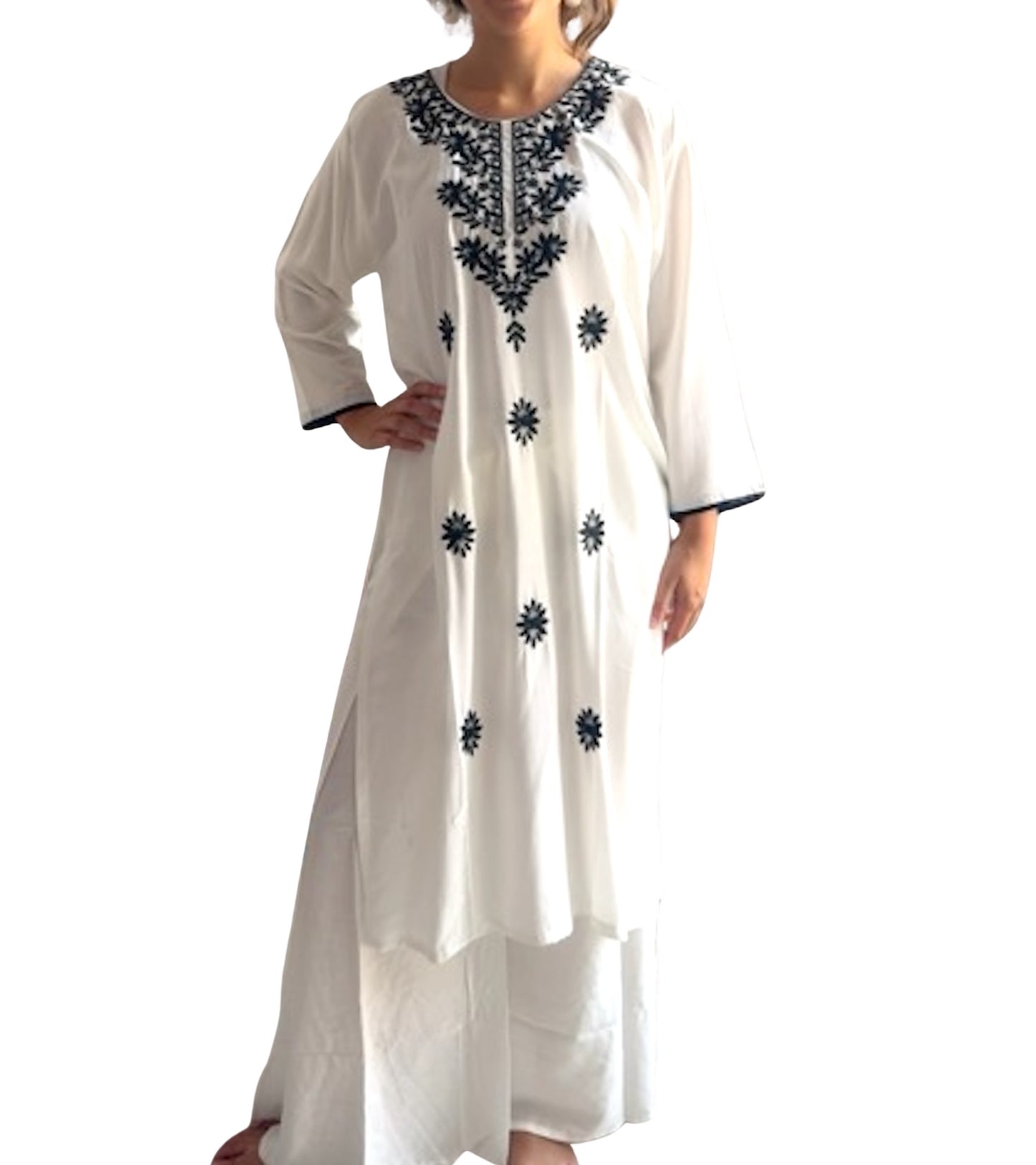 Kurti Blanco Bordado — Negro