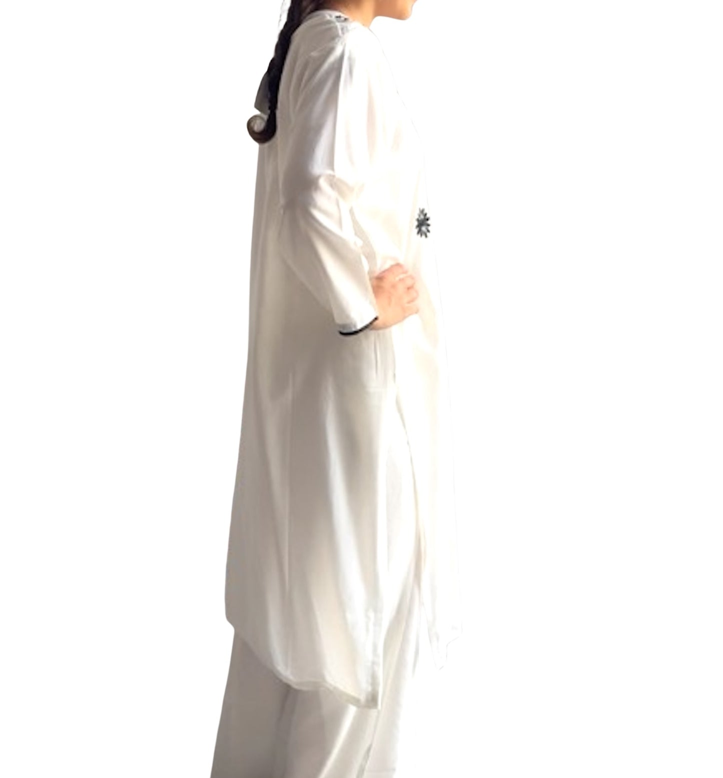 Kurti Blanco Bordado — Negro