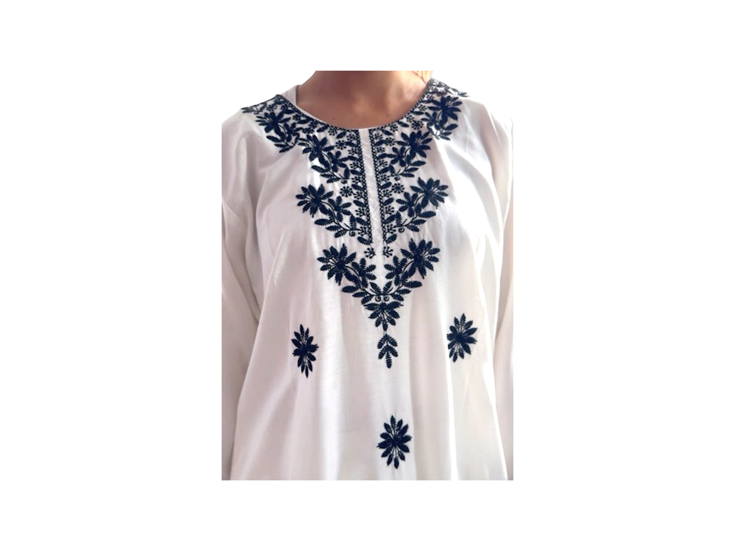Kurti Blanco Bordado — Negro