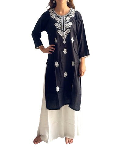 Kurti Negro Bordado — Blanco