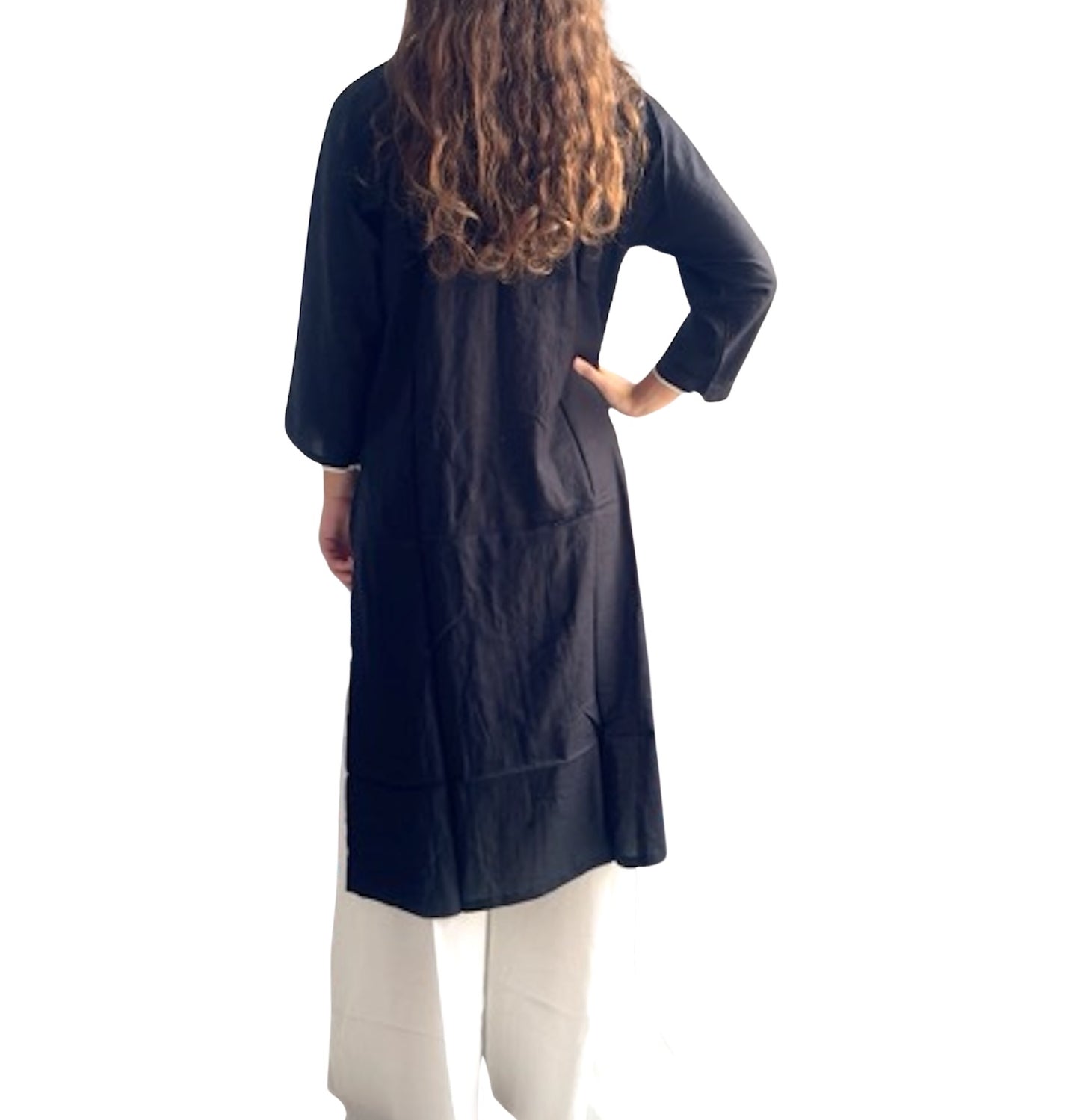 Kurti Negro Bordado — Blanco