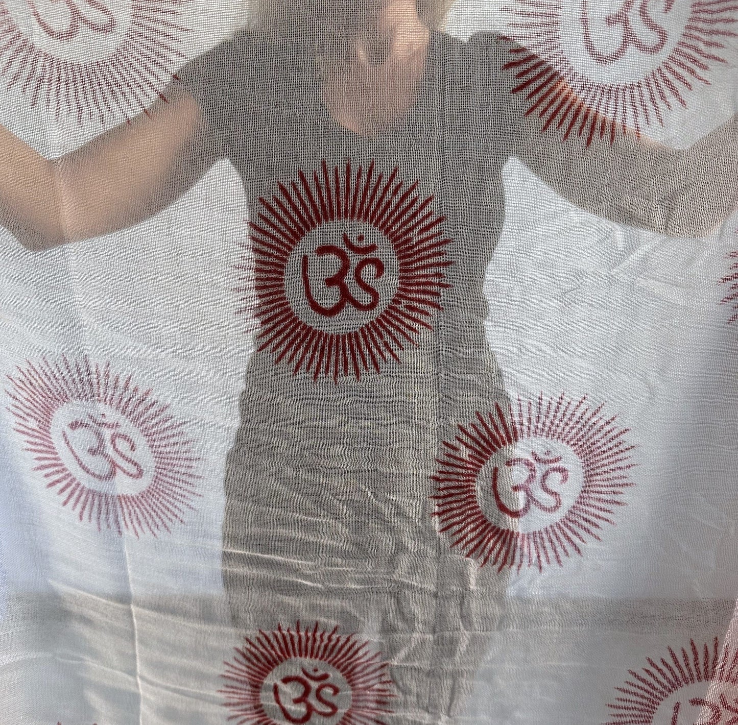 Pañuelo de algodón blanco con mantra OM