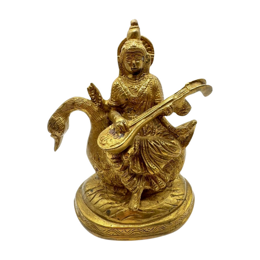 Estatua de bronce del dios hindú Saraswati