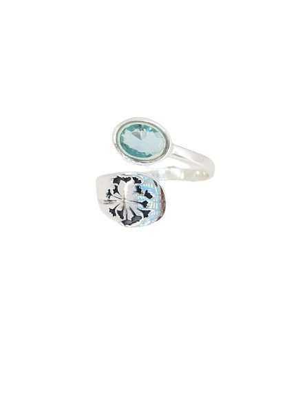 Anillo de plata con topacio azul