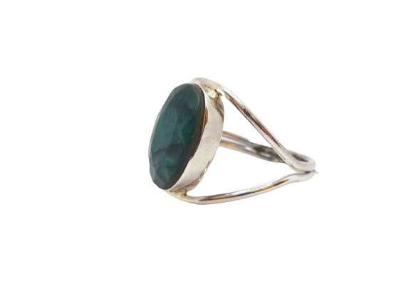 Anillo de plata de la India con esmeralda