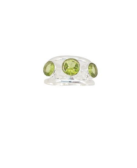 Anillo de plata con olivino