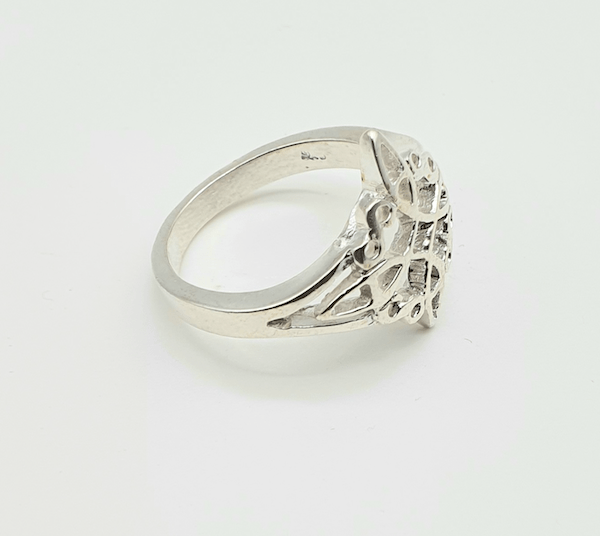 Anillo de plata nudo de bruja