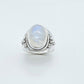 Anillo de plata con piedra luna