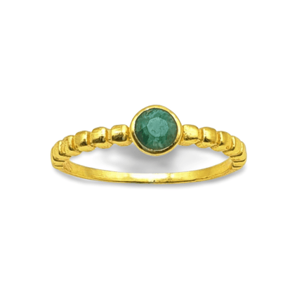 Anillo de plata dorada con esmeralda