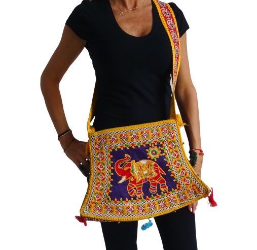 Bolso bandolera indio amarillo con pompones