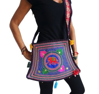 Bolso bandolera boho de India con pompones