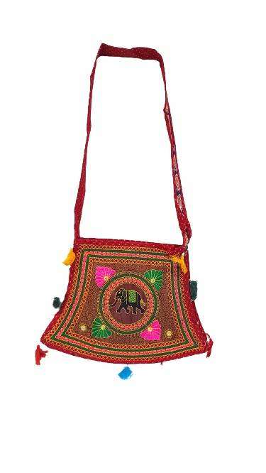 Bolso bandolera indio rojo con pompones