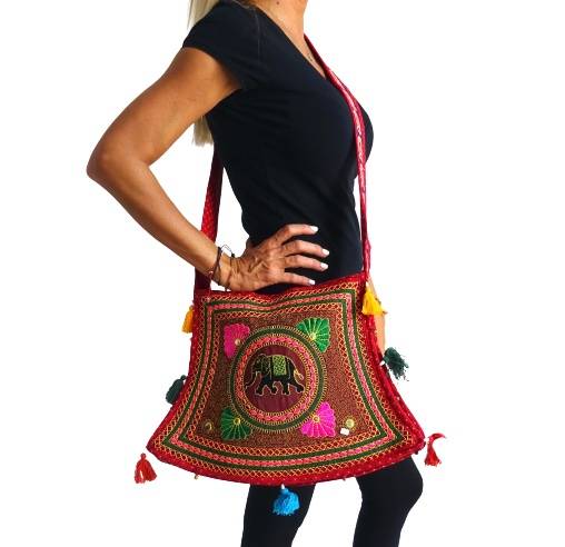 Bolso bandolera indio rojo con pompones