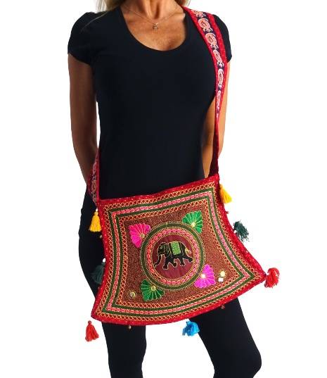 Bolso bandolera indio rojo con pompones