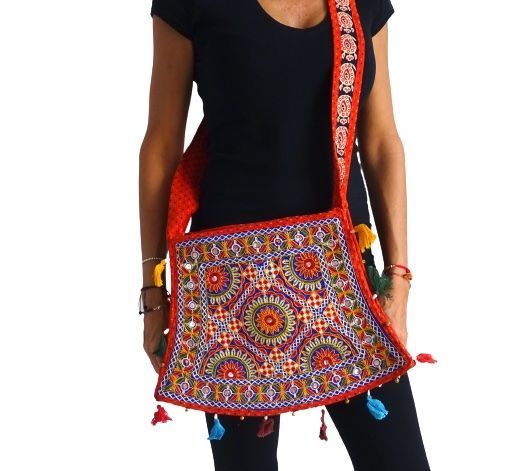 Bolso bandolera indio mandala con pompones