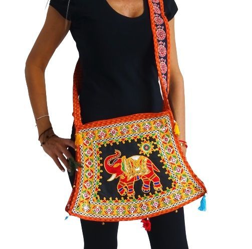 Bolso bandolera indio naranja con pompones
