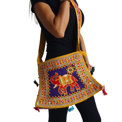 Bolso bandolera indio amarillo con pompones