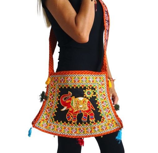 Bolso bandolera indio naranja con pompones