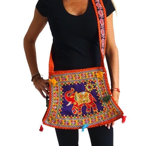 Bolso bandolera indio naranja con pompones