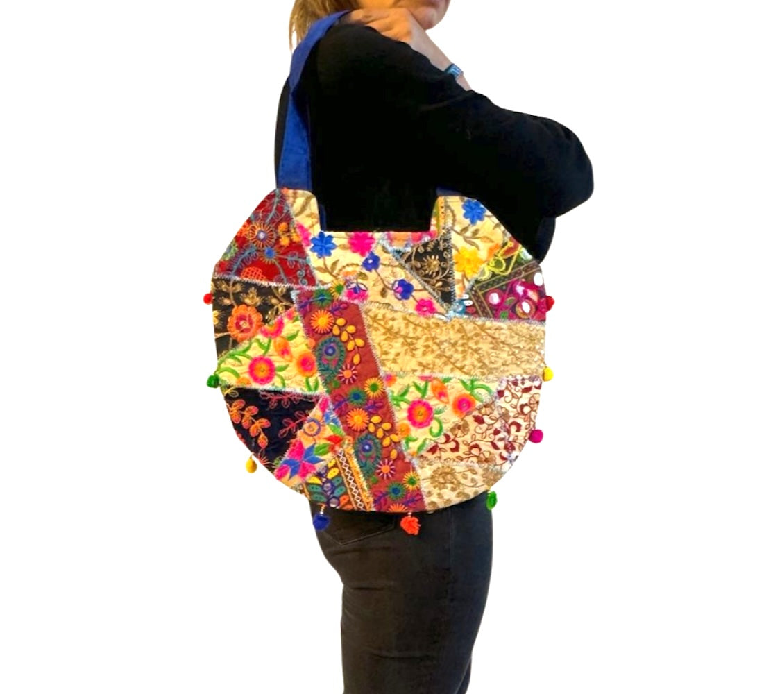 Bolso bohemio indio con pompones