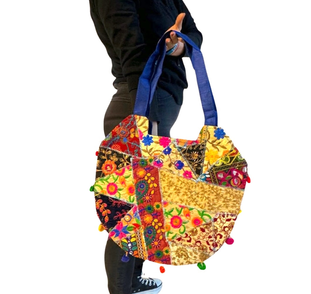 Bolso bohemio indio con pompones