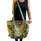 Bolso bohemio verde con pompones