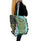 Bolso bohemio verde con pompones