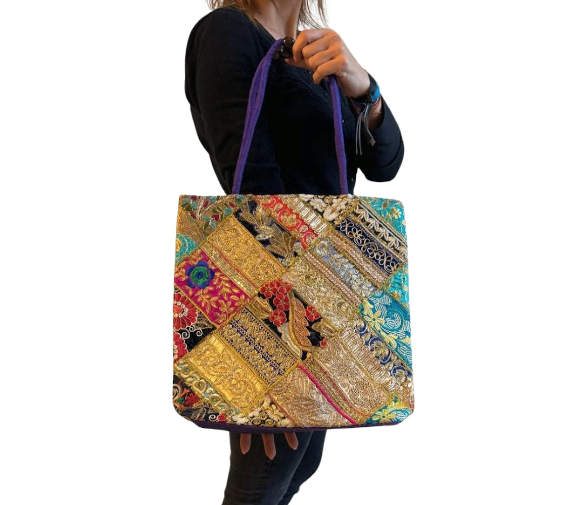 Bolso bohemio indio con telas de colores