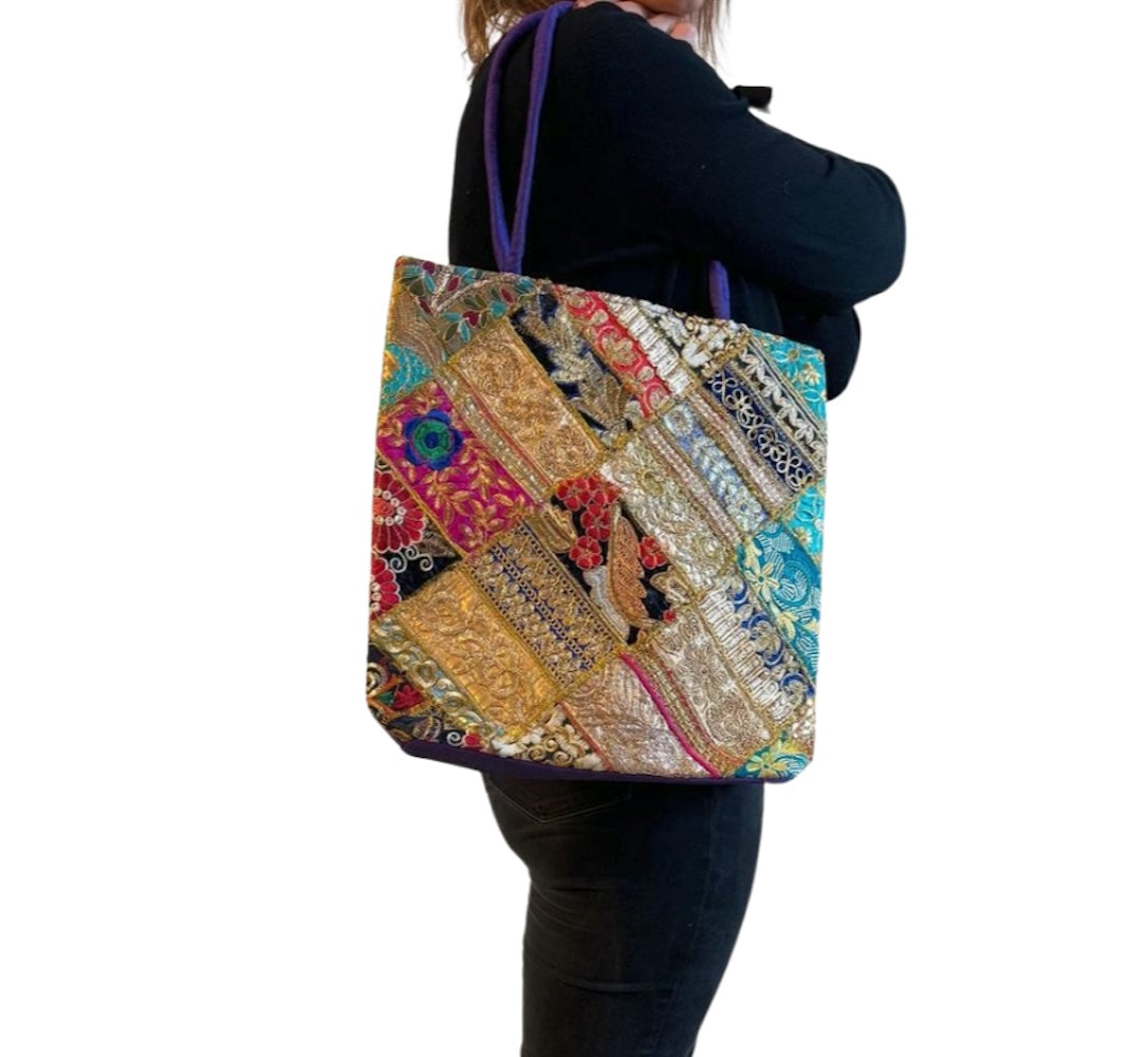 Bolso bohemio indio con telas de colores