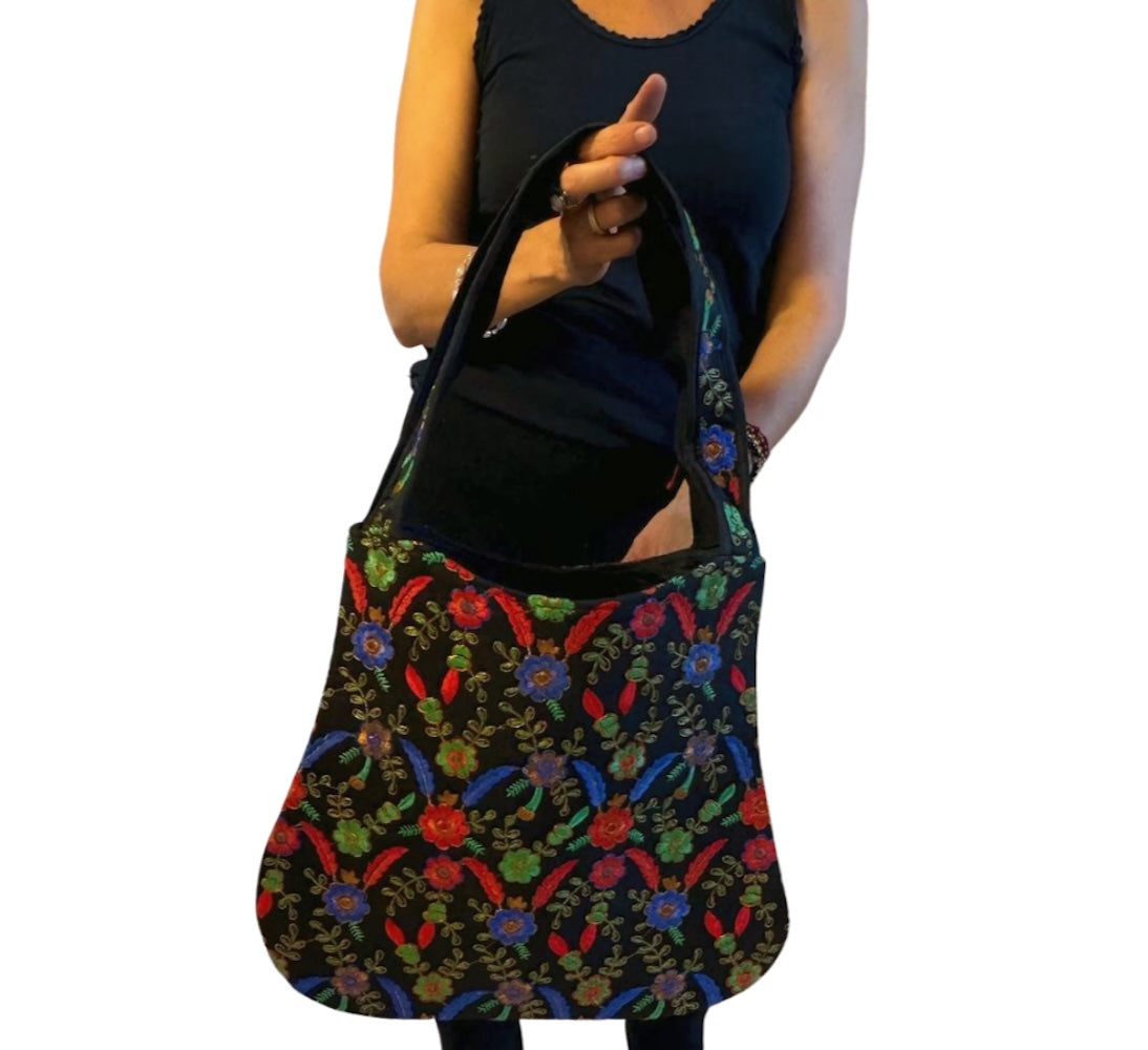 Bolso bohemio negro de terciopelo