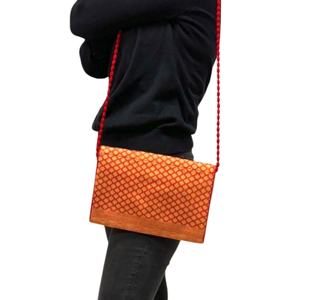Bolso cartera de fiesta de seda