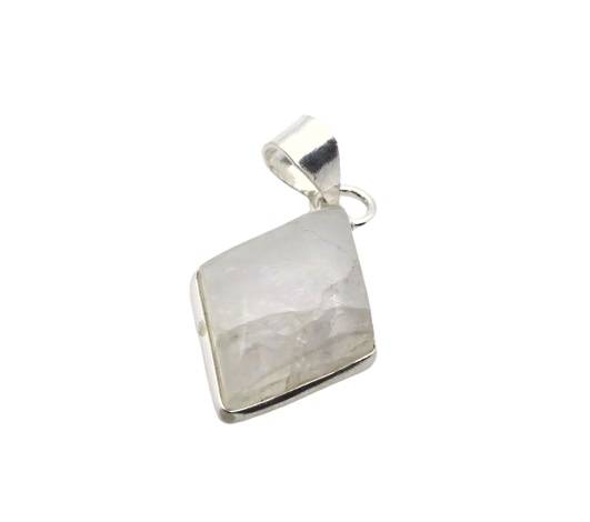 Colgante de plata con rombo de piedra luna