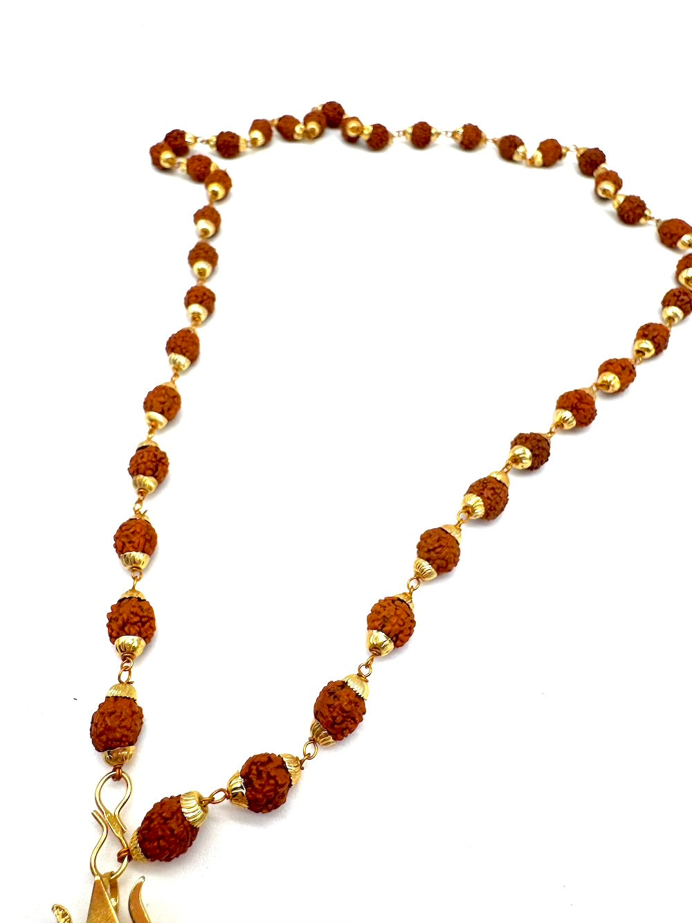 Collar de bisutería con rudraksha, cristal y tridente de Shiva