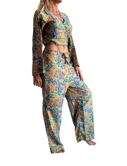 Conjunto de blusa y pantalón ancho de seda india