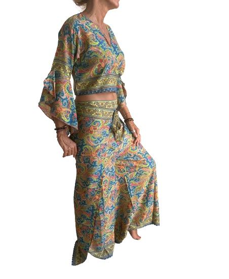 Conjunto de blusa y pantalón envolvente de seda india