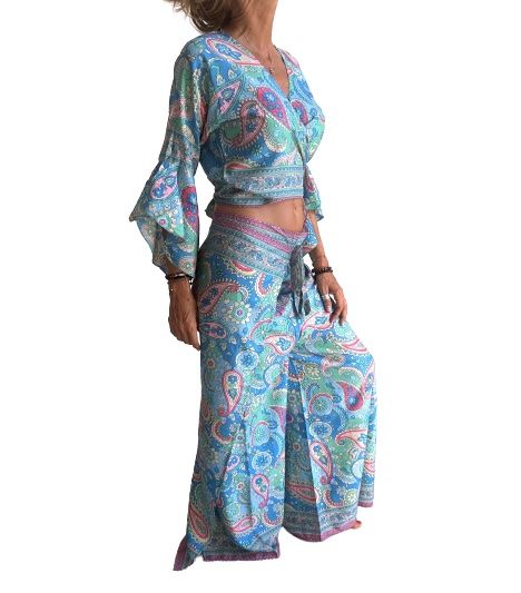 Conjunto de blusa y pantalón envolvente de seda india