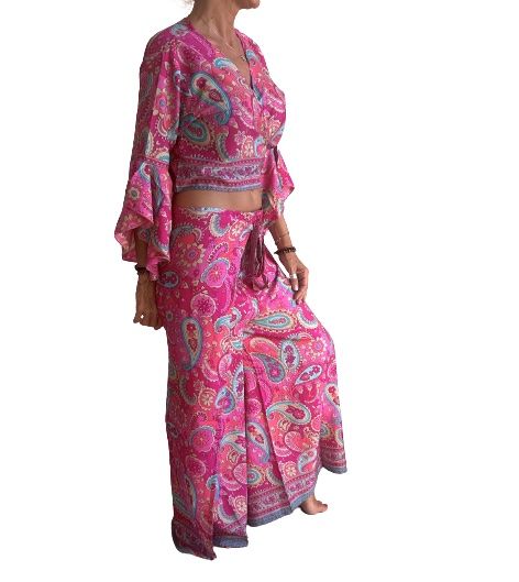 Conjunto de blusa y pantalón envolvente de seda india