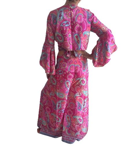 Conjunto de blusa y pantalón envolvente de seda india