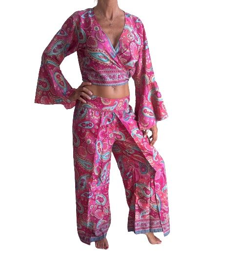 Conjunto de blusa y pantalón superpuesto de seda india