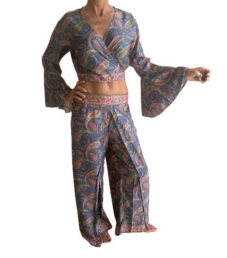 Conjunto de blusa y pantalón superpuesto de seda india