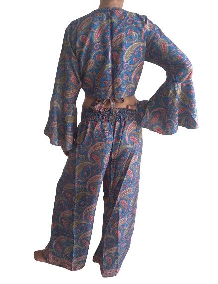 Conjunto de blusa y pantalón superpuesto de seda india