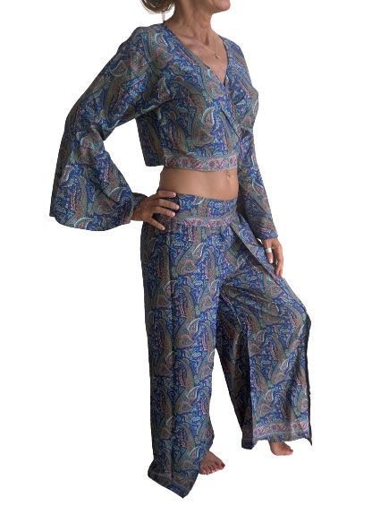 Conjunto de blusa y pantalón superpuesto de seda india
