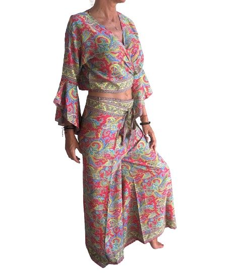 Conjunto de blusa y pantalón envolvente de seda india