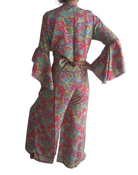 Conjunto de blusa y pantalón envolvente de seda india